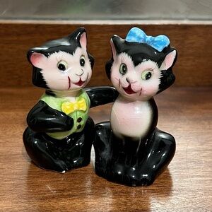 Vintage Cat Salt & Pepper Shaker Set - Hair Bow , Vest & Bow Tie